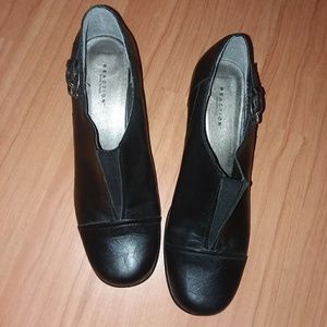 Kenneth Cole Reaction Black Leather Ankle Boot 10M